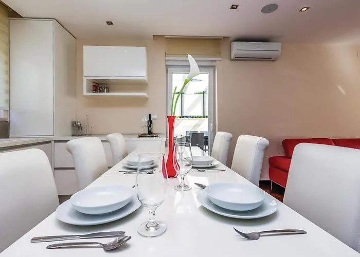 דירה Cozy In With Wifi